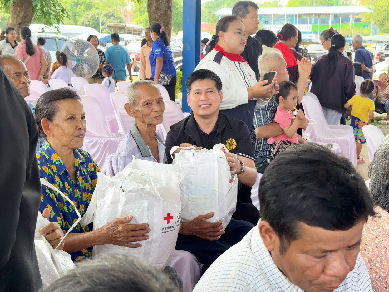 title - วันที่ 22 เมษายน 2569 นายวิทูล ประดิษฐบุญ ปฏิรูปที่ดินจังหวัดปราจีนบุรี  พร้อมด้วย เจ้าหน้าที่ ส.ป.ก.ปราจีนบุรี เข้าร่วมโครงการจังหวัดเคลื่อนที่  โครงการ 